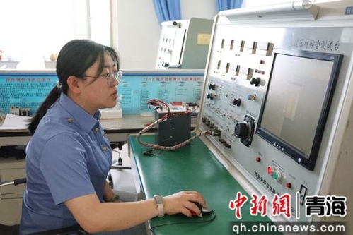 精準除雜癥 護航鋼鐵動脈——青藏鐵路信號兵工廠全力保障暑運通訊暢通